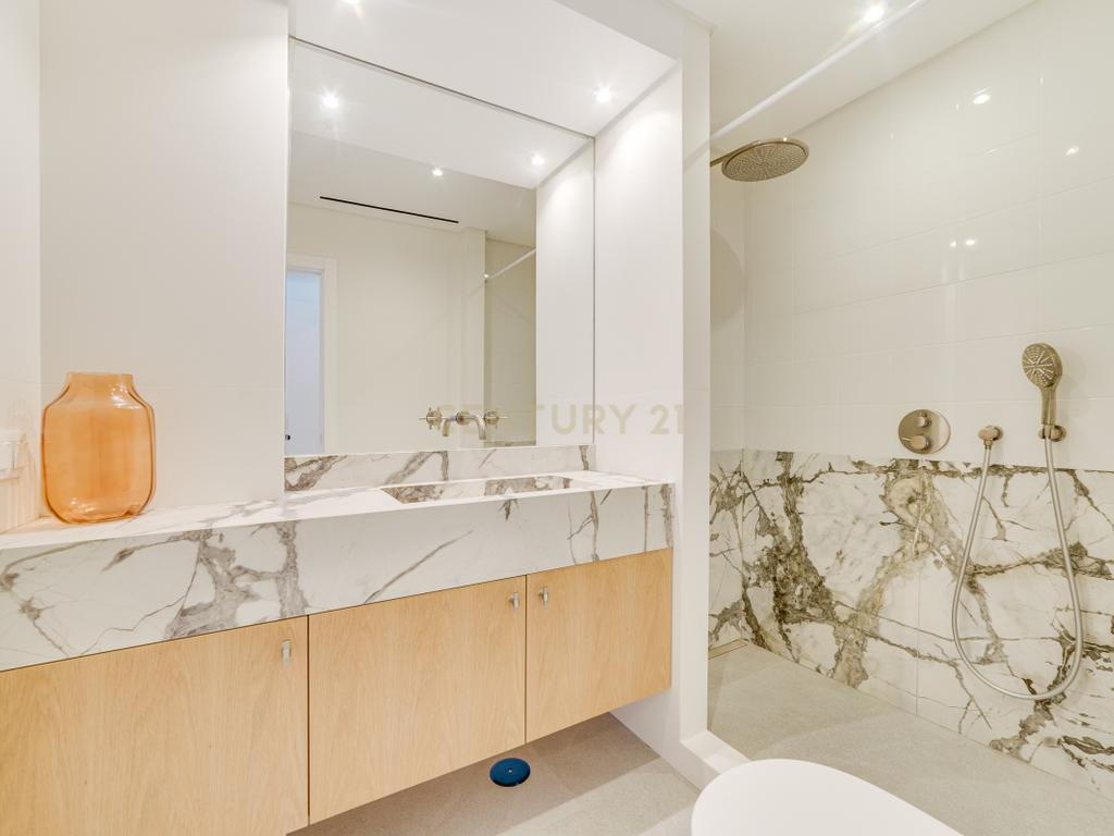 Luxuoso apartamento T4 em Lisboa com Vista e Acabamentos de Alta Qualidade - Image 24